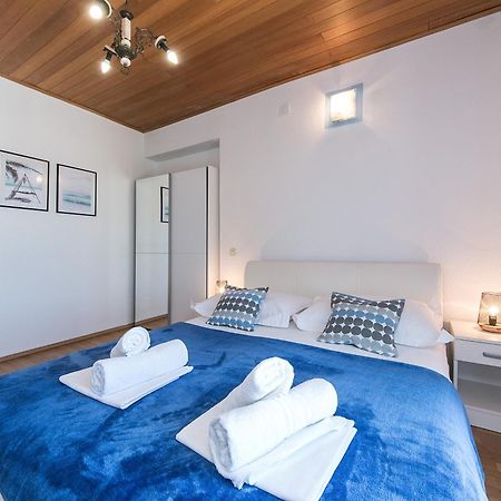Apartments With A Parking Space Brela, Makarska - 16603 Bilik gambar