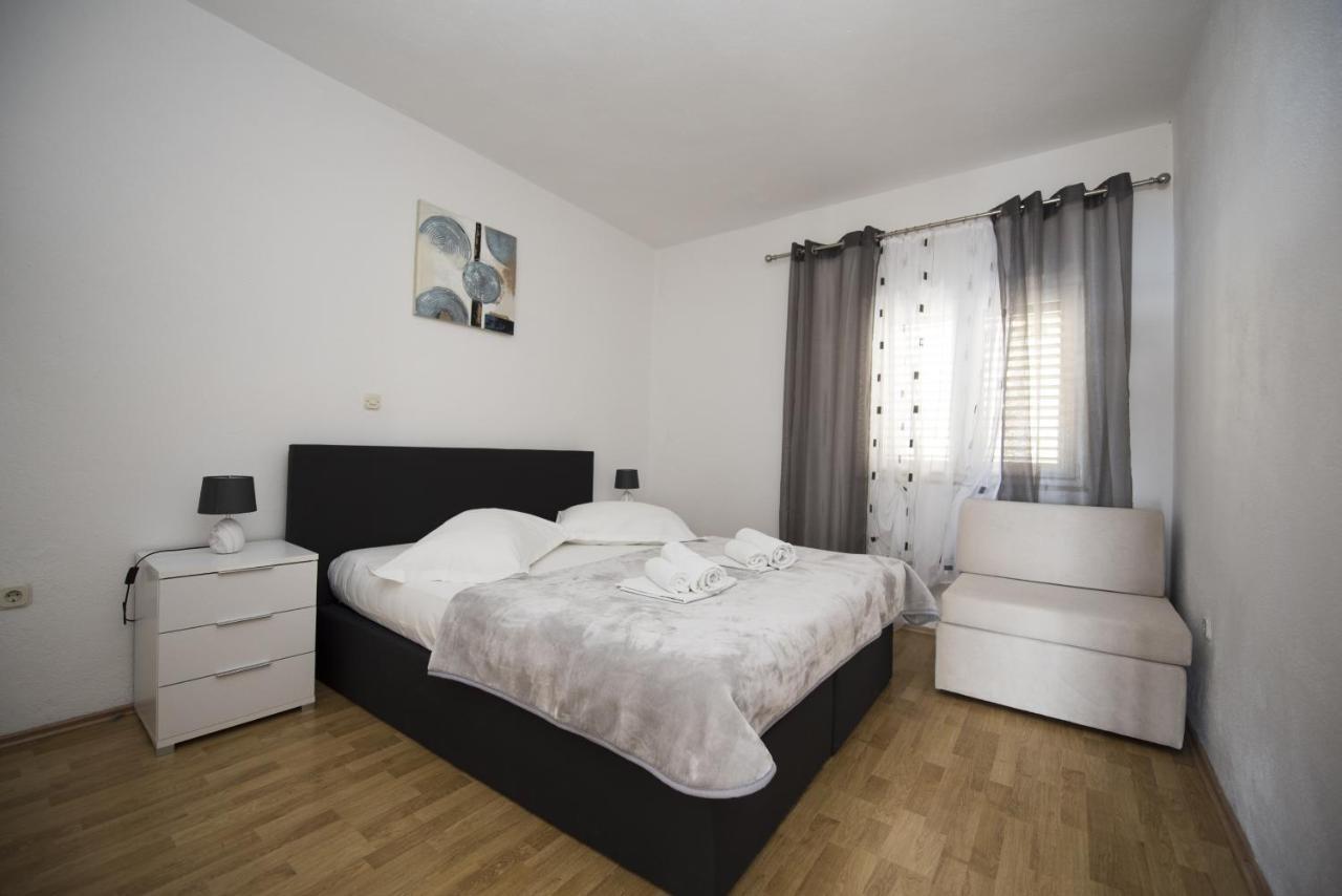 Apartments With A Parking Space Brela, Makarska - 16603 Luaran gambar