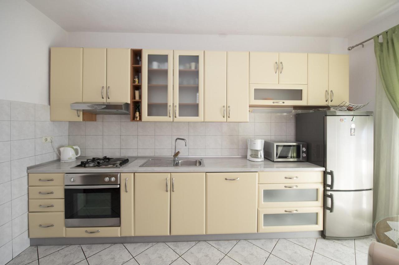 Apartments With A Parking Space Brela, Makarska - 16603 Luaran gambar