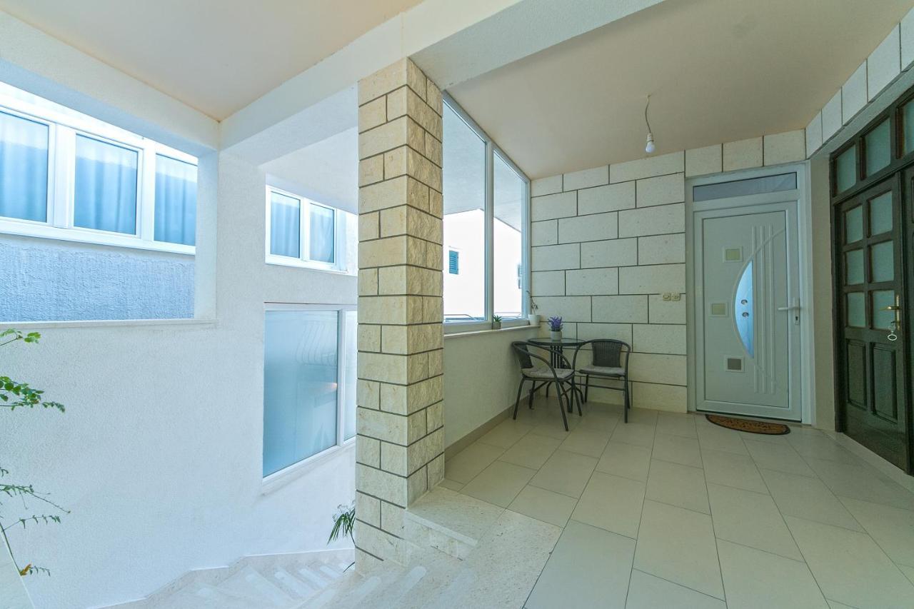 Apartments With A Parking Space Brela, Makarska - 16603 Luaran gambar