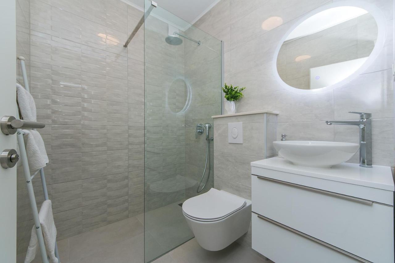 Apartments With A Parking Space Brela, Makarska - 16603 Luaran gambar